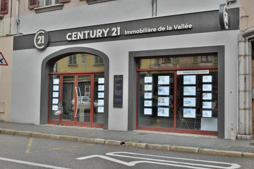 l'équipe de l'agence Immobilière de la Vallée