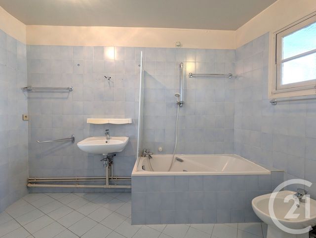 Appartement T5 à vendre - 5 pièces - 117.49 m2 - CHAMBERY - 73 - RHONE-ALPES - Century 21 Immobilière De La Vallée