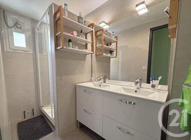 Afficher la photo en grand Appartement T3 à vendre - 3 pièces - 66.83 m2 - LE BOURGET DU LAC - 73 - RHONE-ALPES - Century 21 Immobilière De La Vallée