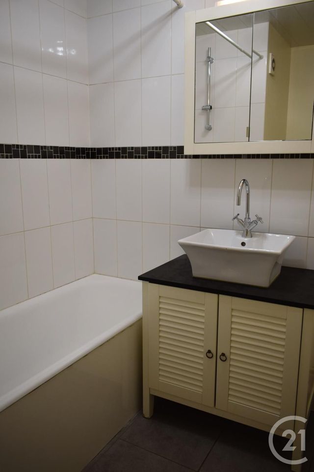 Appartement T2 à louer - 2 pièces - 56.96 m2 - CHAMBERY - 73 - RHONE-ALPES - Century 21 Immobilière De La Vallée