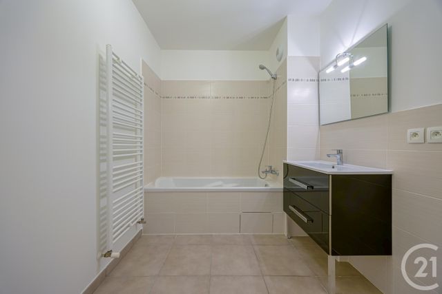 Appartement T3 à vendre - 3 pièces - 63.39 m2 - CHAMBERY - 73 - RHONE-ALPES - Century 21 Immobilière De La Vallée