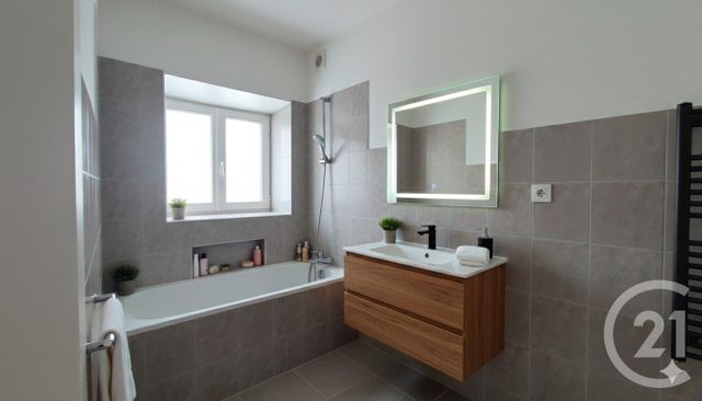 Appartement T5 à vendre - 5 pièces - 93.5 m2 - ST ALBAN LEYSSE - 73 - RHONE-ALPES - Century 21 Immobilière De La Vallée