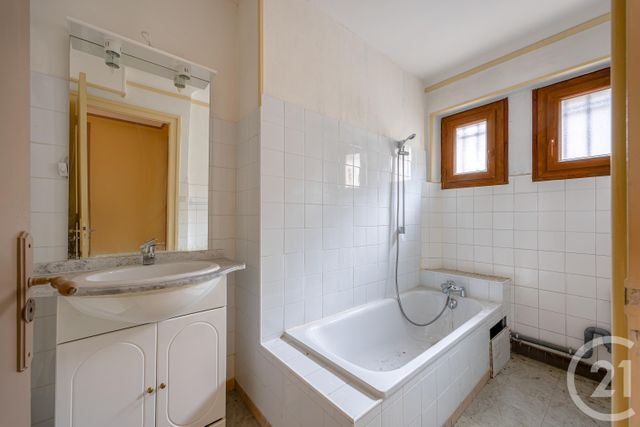 Appartement T3 à vendre - 3 pièces - 76.5 m2 - CHAMBERY - 73 - RHONE-ALPES - Century 21 Immobilière De La Vallée