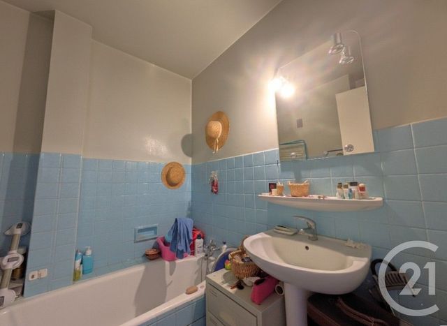 Appartement T3 à vendre - 3 pièces - 59.4 m2 - CHALLES LES EAUX - 73 - RHONE-ALPES - Century 21 Immobilière De La Vallée