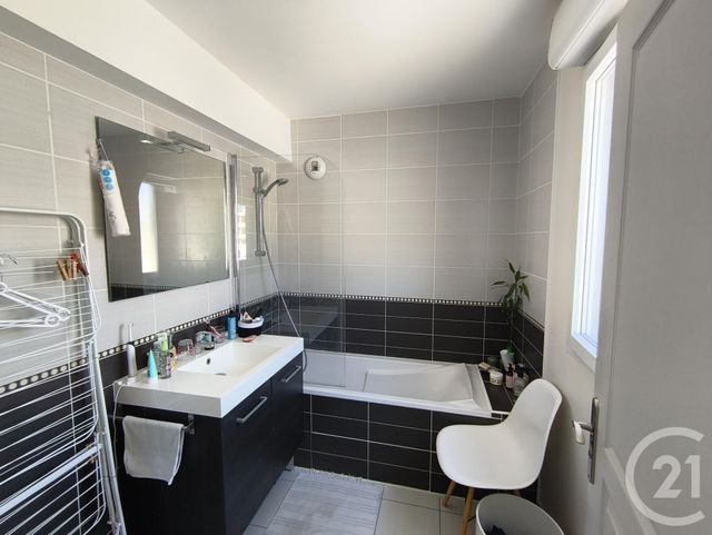 Appartement T4 à louer - 4 pièces - 87.41 m2 - CHAMBERY - 73 - RHONE-ALPES - Century 21 Immobilière De La Vallée