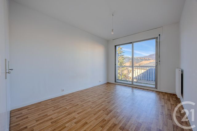 Appartement T4 à vendre - 4 pièces - 95.13 m2 - CHAMBERY - 73 - RHONE-ALPES - Century 21 Immobilière De La Vallée