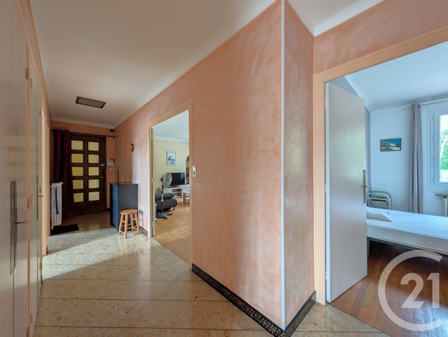 Appartement T5 à vendre - 5 pièces - 100.79 m2 - CHALLES LES EAUX - 73 - RHONE-ALPES - Century 21 Immobilière De La Vallée