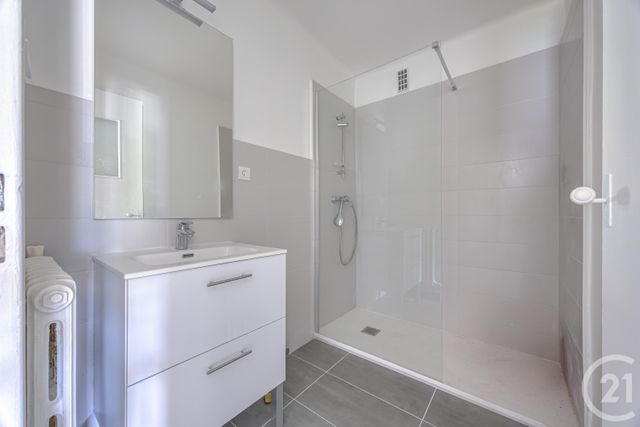 Appartement T2 à vendre - 3 pièces - 66.98 m2 - CHAMBERY - 73 - RHONE-ALPES - Century 21 Immobilière De La Vallée