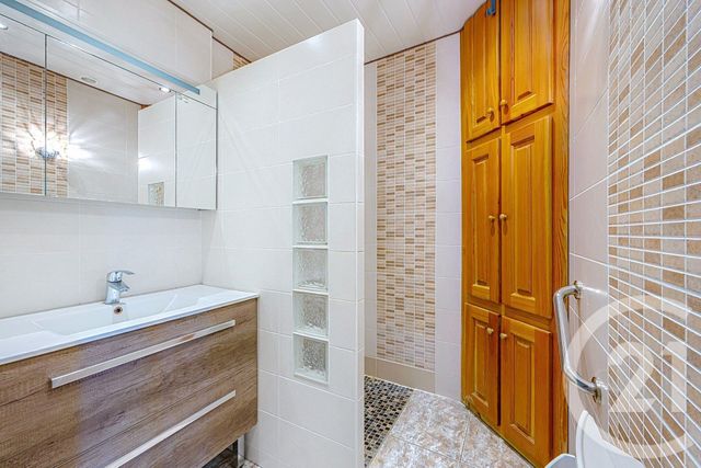 Appartement T3 à vendre - 4 pièces - 63.8 m2 - CHAMBERY - 73 - RHONE-ALPES - Century 21 Immobilière De La Vallée
