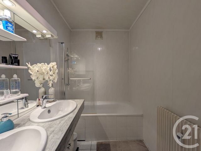 Appartement T3 à vendre - 3 pièces - 84.92 m2 - CHAMBERY - 73 - RHONE-ALPES - Century 21 Immobilière De La Vallée