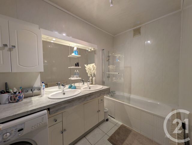 Appartement T3 à vendre - 3 pièces - 84.92 m2 - CHAMBERY - 73 - RHONE-ALPES - Century 21 Immobilière De La Vallée