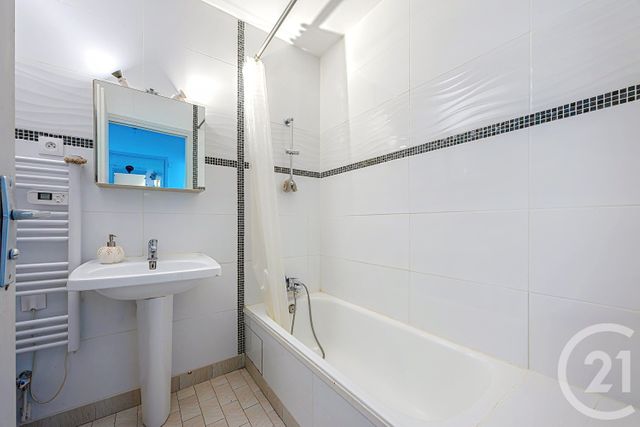 Appartement T2 à vendre - 2 pièces - 44.24 m2 - CHAMBERY - 73 - RHONE-ALPES - Century 21 Immobilière De La Vallée