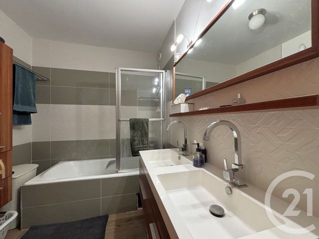 Appartement T4 à vendre - 4 pièces - 77.77 m2 - LA MOTTE SERVOLEX - 73 - RHONE-ALPES - Century 21 Immobilière De La Vallée