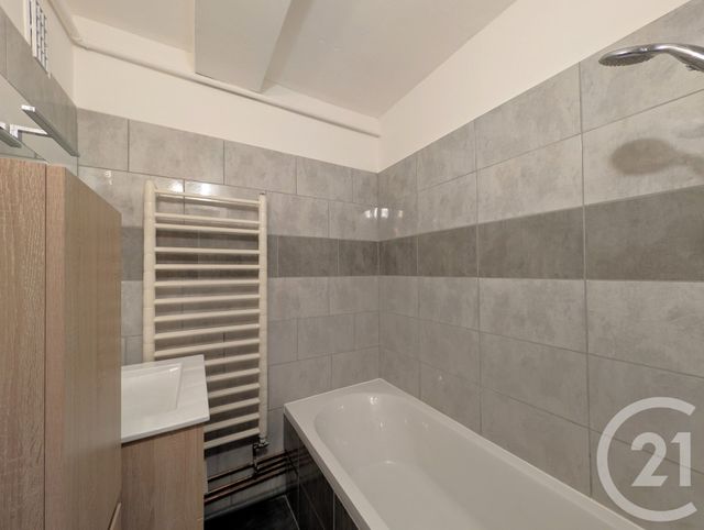 Appartement T3 à vendre - 3 pièces - 50.7 m2 - CHAMBERY - 73 - RHONE-ALPES - Century 21 Immobilière De La Vallée