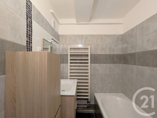 Appartement T3 à vendre - 3 pièces - 50.7 m2 - CHAMBERY - 73 - RHONE-ALPES - Century 21 Immobilière De La Vallée