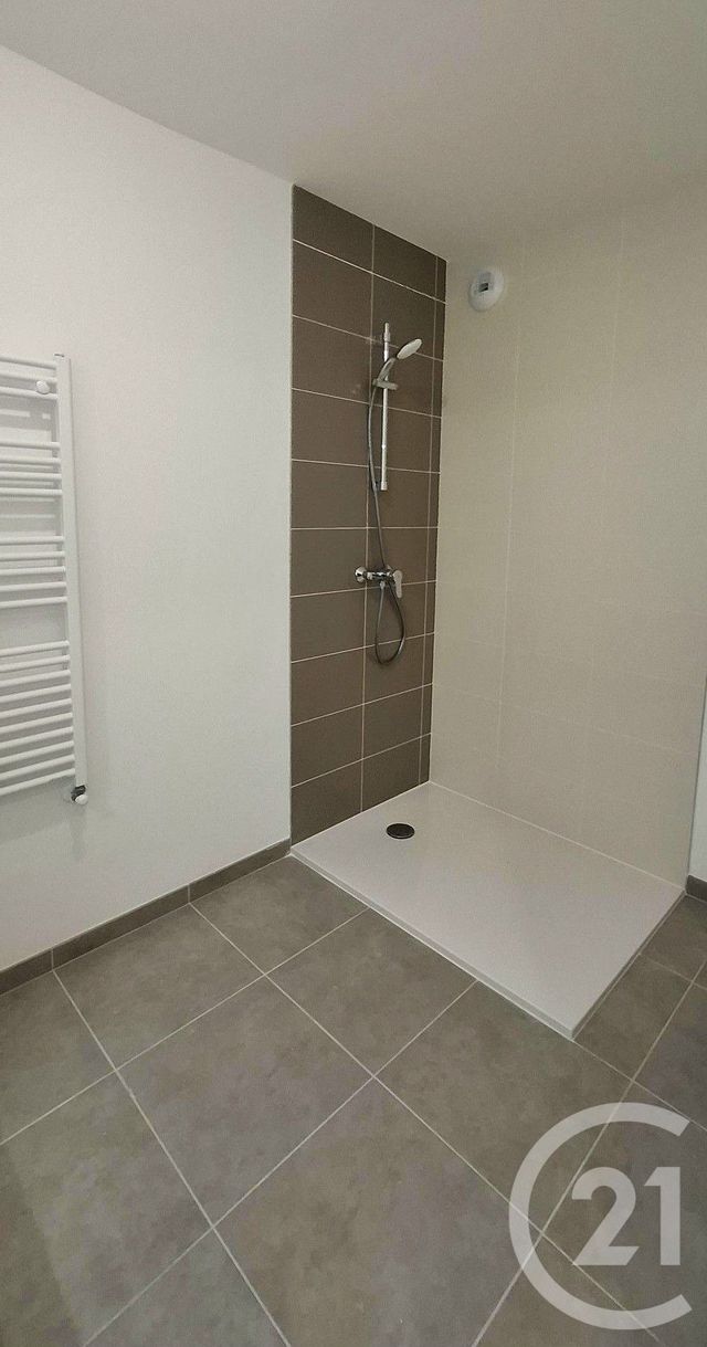 Appartement T3 à louer - 3 pièces - 64.71 m2 - CHAMBERY - 73 - RHONE-ALPES - Century 21 Immobilière De La Vallée