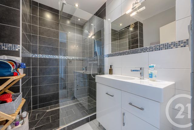Appartement T5 à vendre - 5 pièces - 99.16 m2 - CHAMBERY - 73 - RHONE-ALPES - Century 21 Immobilière De La Vallée