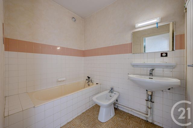 Appartement T3 à vendre - 3 pièces - 65.2 m2 - LA RAVOIRE - 73 - RHONE-ALPES - Century 21 Immobilière De La Vallée